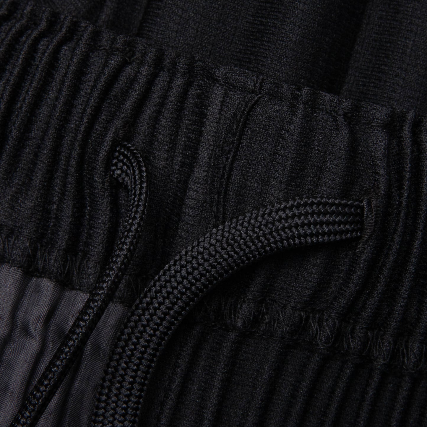 Basics Pleated Pants - Black