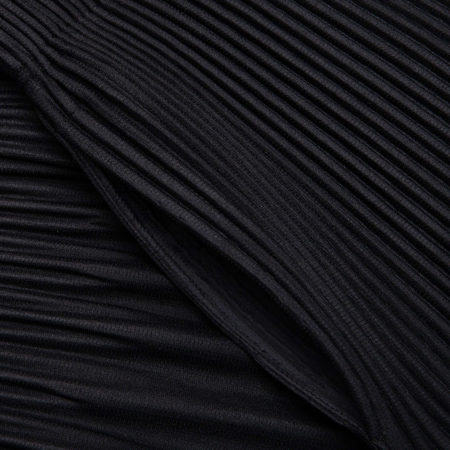 Basics Pleated Pants - Black